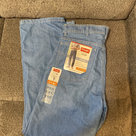 Mens NWT Wrangler Jeans - Picture 2 of 2